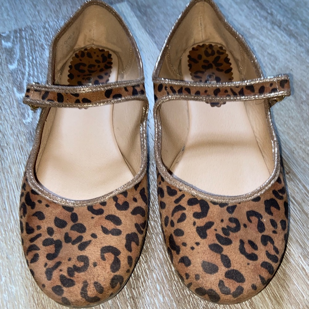 Girls Report cheetah flats